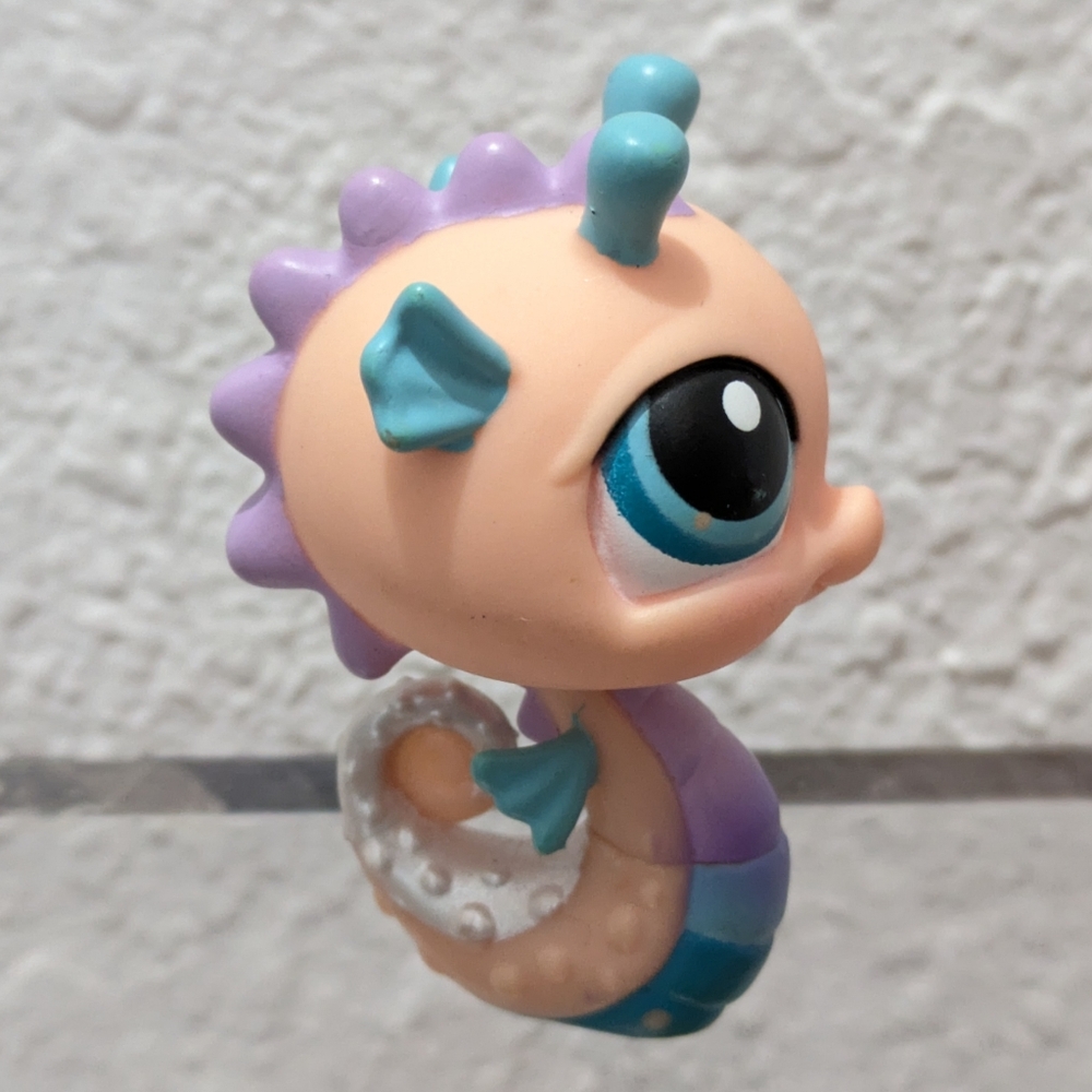 Littlest Pet Shop #142 Pink Seahorse Blue Dot Eyes Hasbro LPS